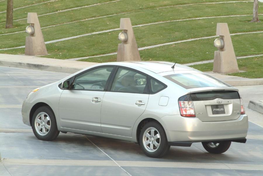  Toyota Prius 2004 года  (фото 46 из 48)